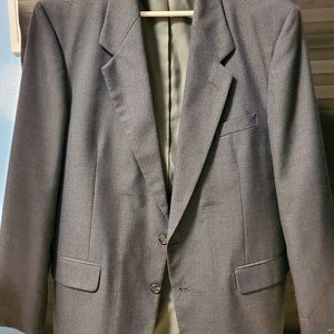 Oleg Cassini traditionalist suit like new  R39